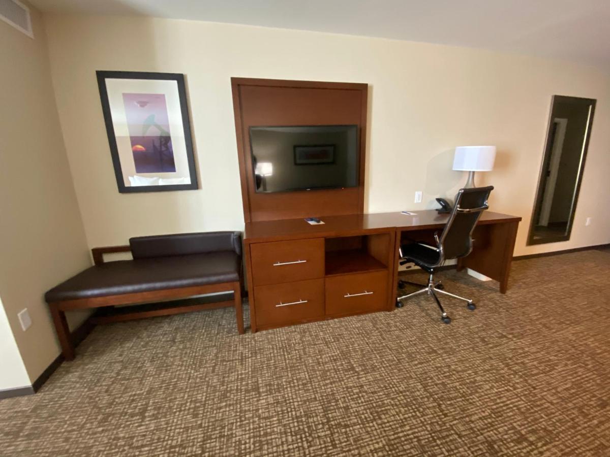 Comfort Suites Midland West Экстерьер фото